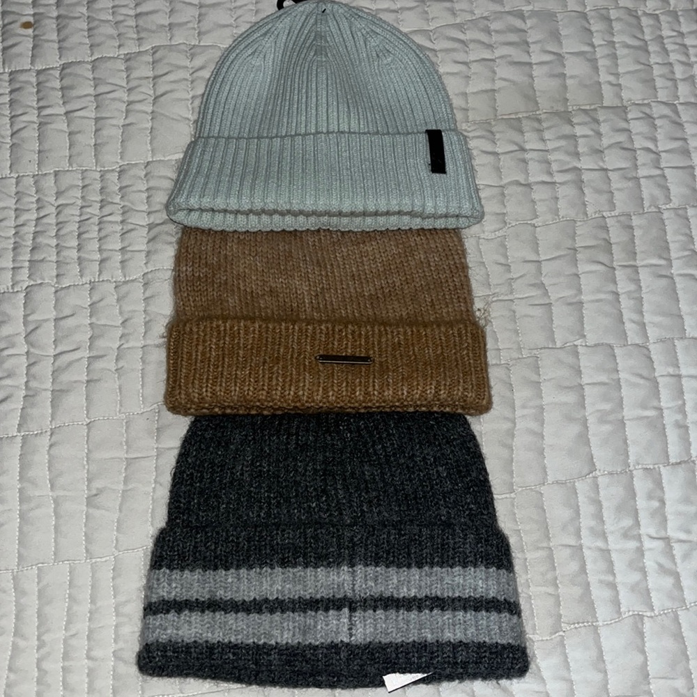 NWT Express Men’s  Fuzzy Striped Beanie